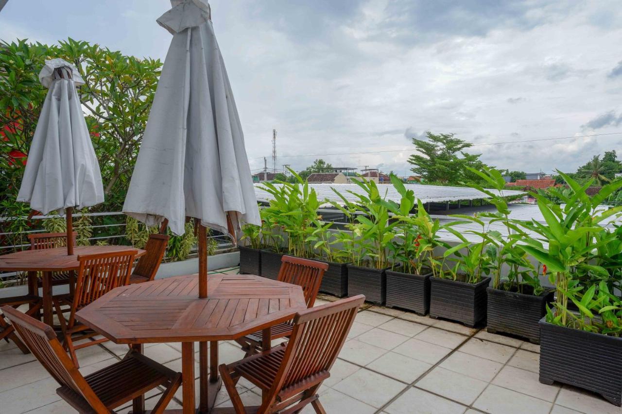 Sans Hotel Absari Yogyakarta Jarakan Extérieur photo